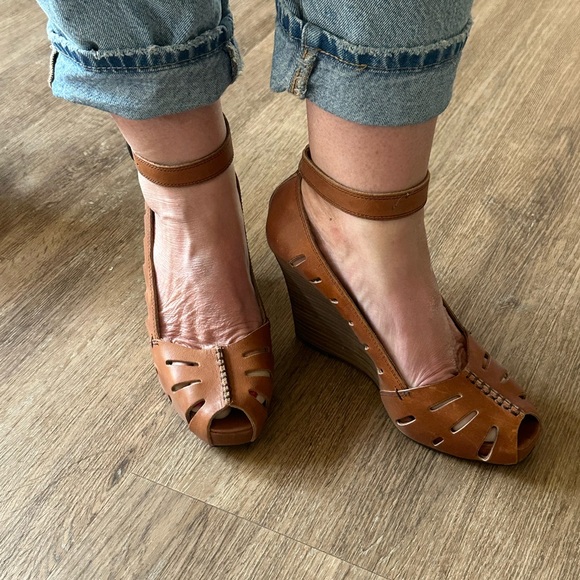 Wedge Sandal - Picture 6 of 8